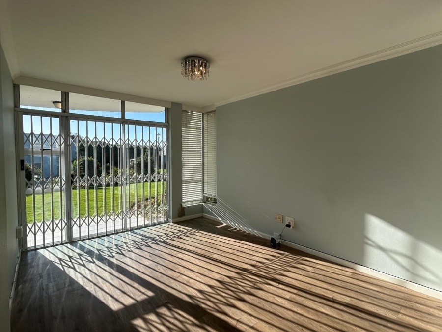 To Let 2 Bedroom Property for Rent in Royal Ascot Western Cape